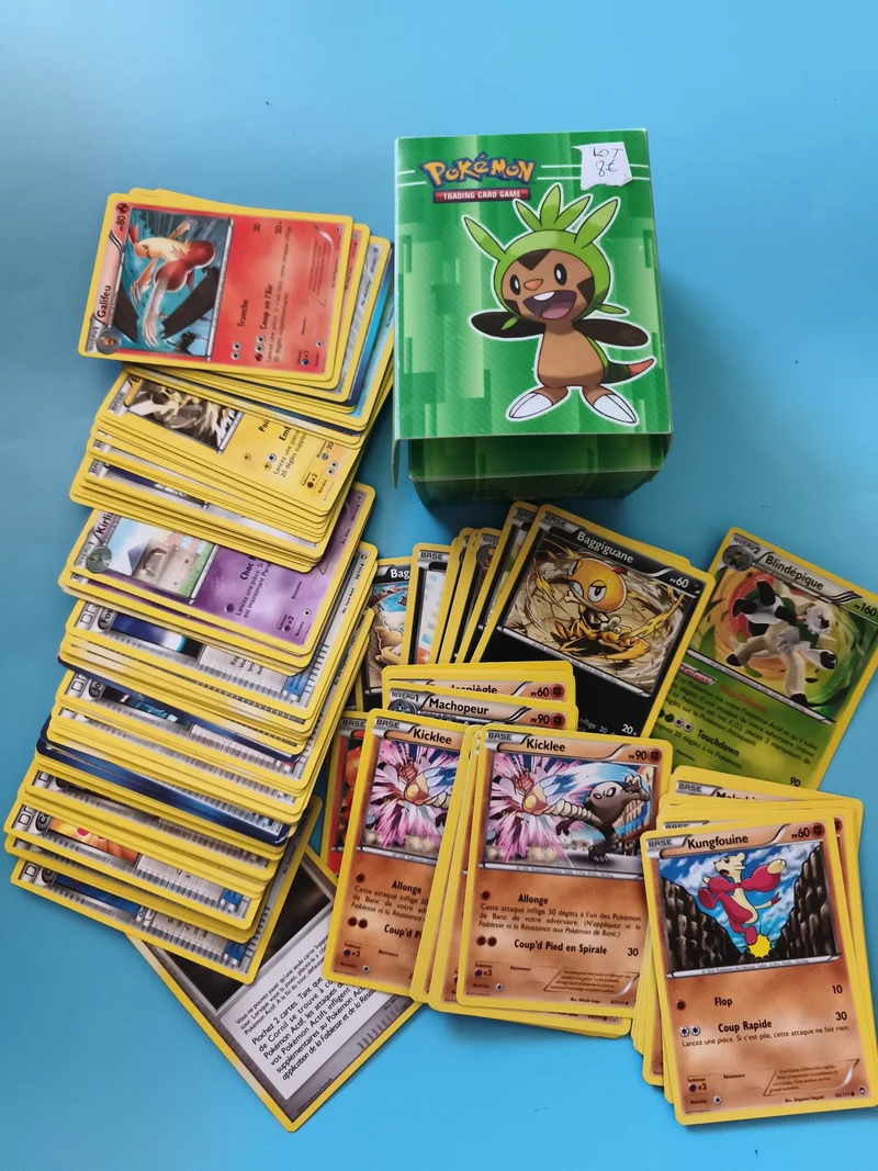 Cartes Pokémon lot en français + boîte Chespin TCG Pokébox trading