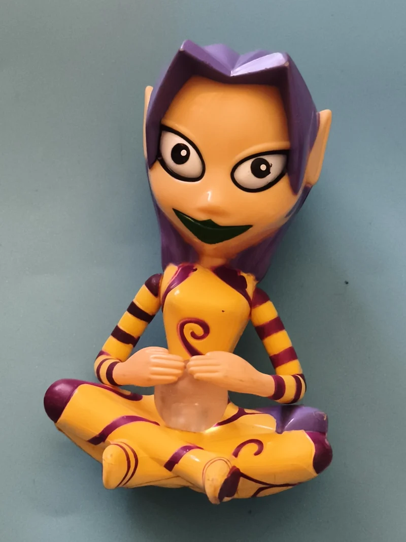 Figurine Rayman Ly assise violet jaune personnage jeu vidéo Ubisoft