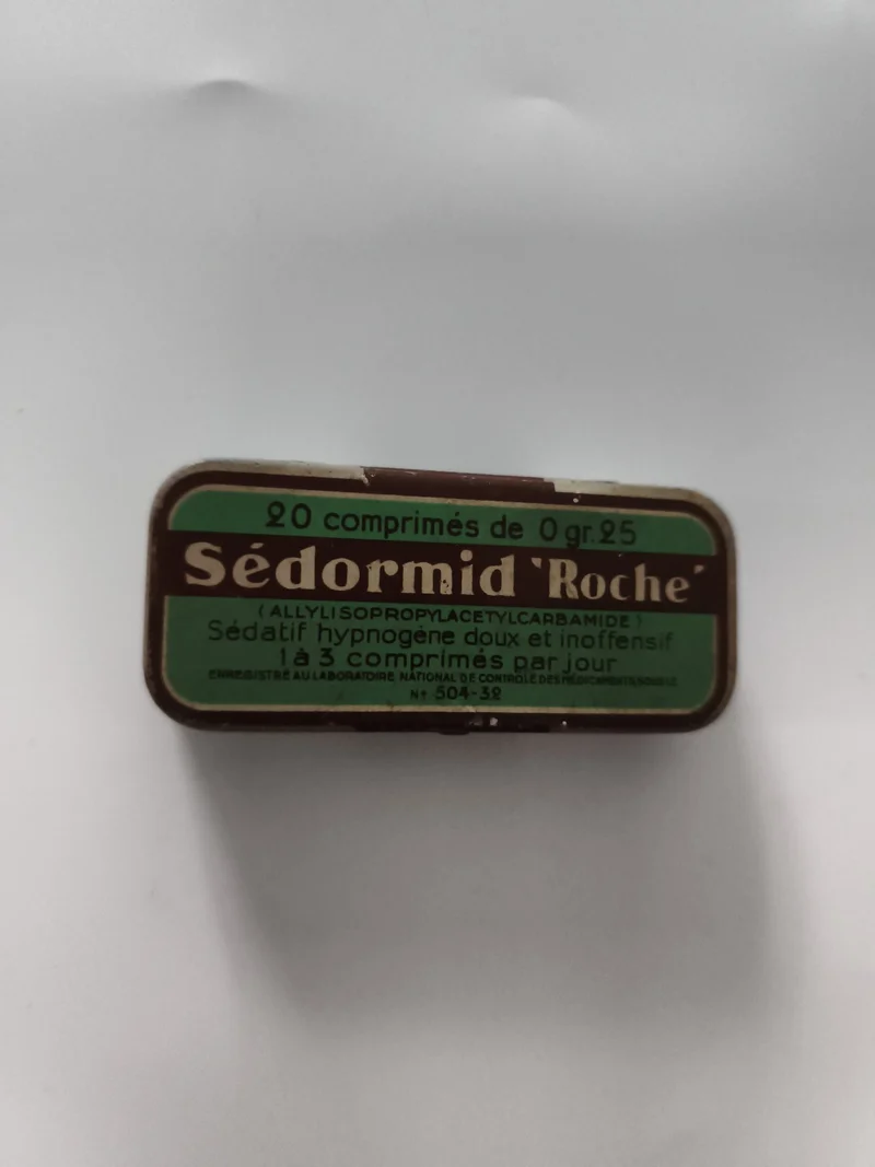 Boîte ancienne Sédormid Roche pharmacie vintage métal décor publicitaire