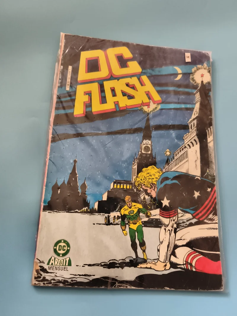 Comic DC Flash Arédit mensuel super-héros couverture URSS France