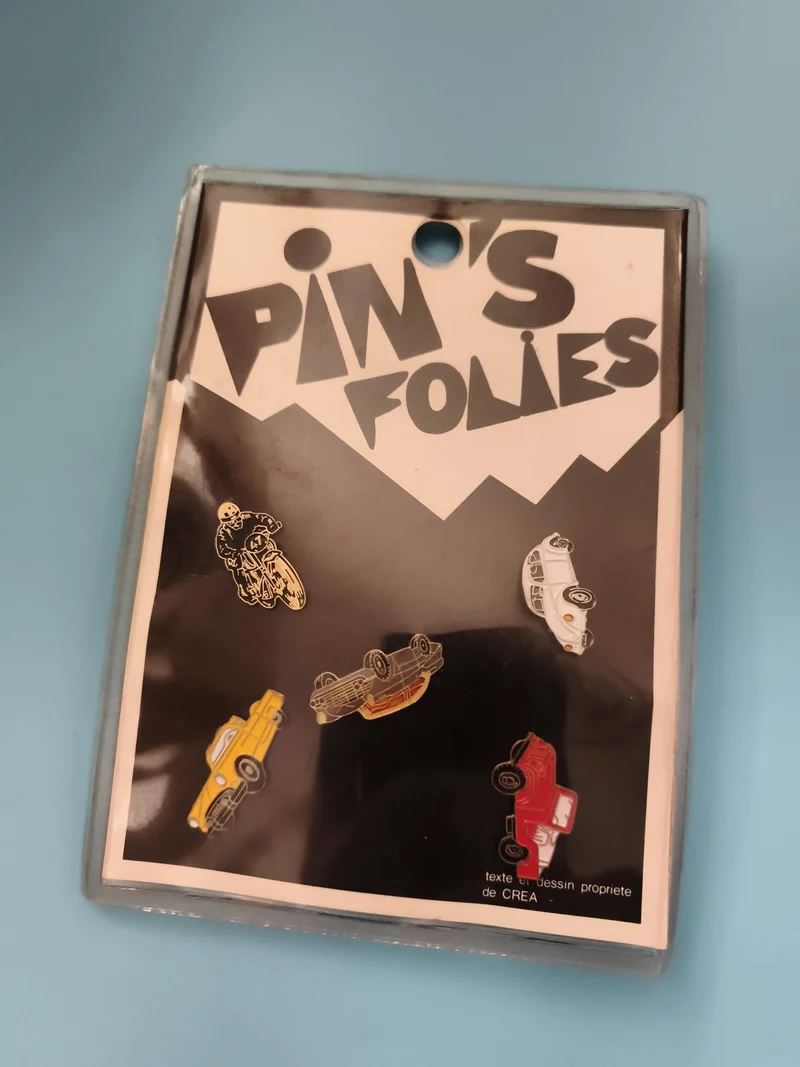 Lot de 5 pin's Pin's Folies voitures et moto décor coloré CREA