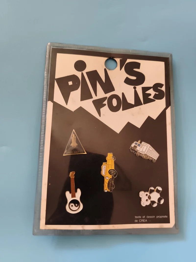 Lot pin's Pin's Folies Space Shuttle guitare camion nounours années 80
