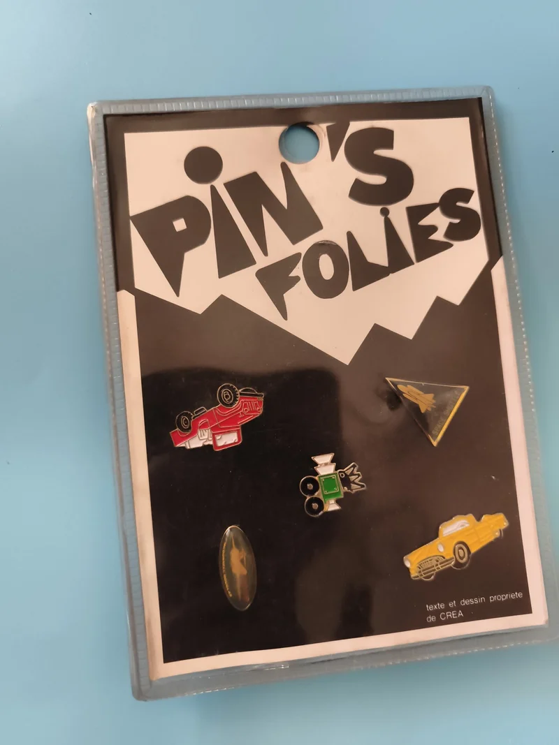 Lot pin's Pin's Folies voitures cinéma auto jaune rouge