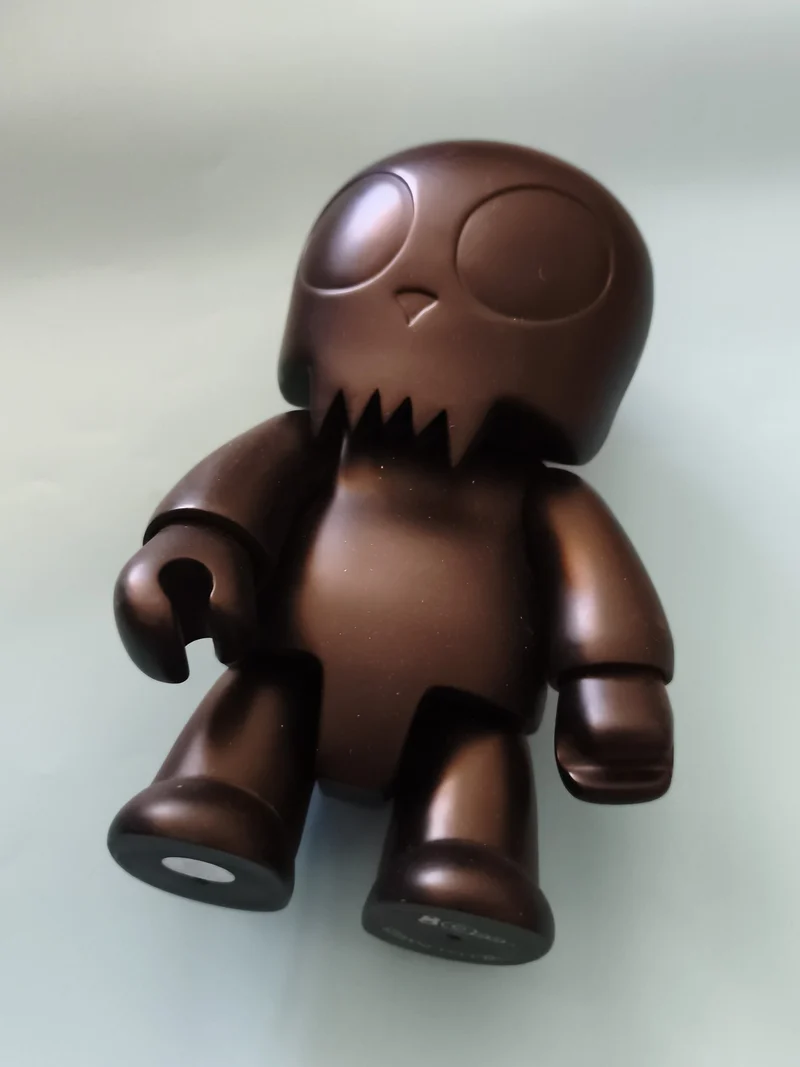 Figurine Toy2R Qee noire mate designer art toy urban vinyl