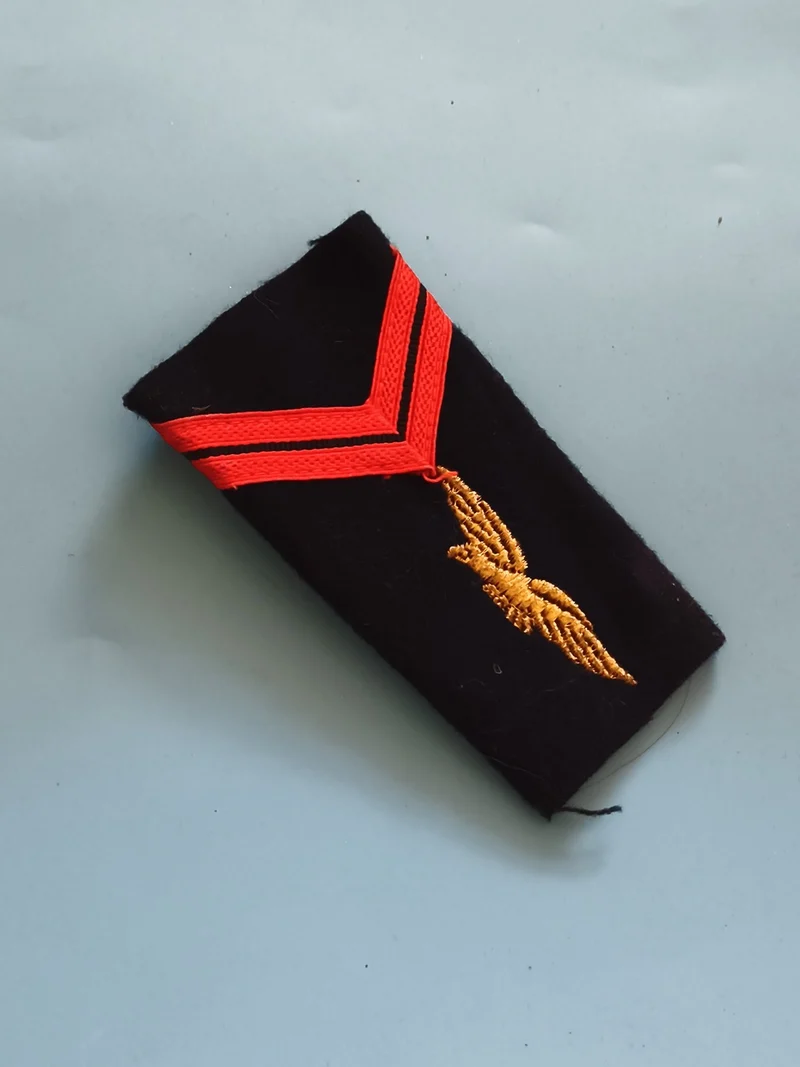 Épaulette aviation noire insigne doré Gallon chevron rouge uniforme