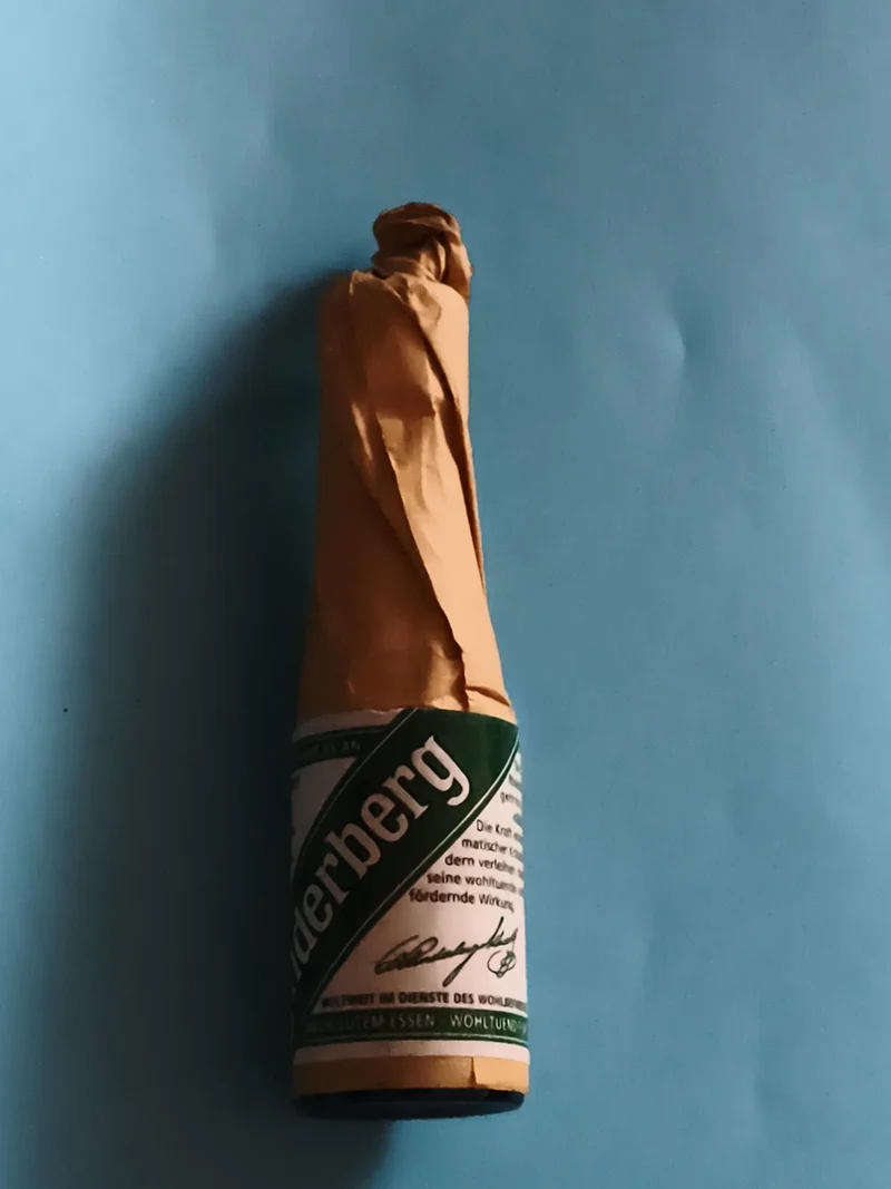 Mignonnette vintage Underberg bouteille alcool apéritif papier vert rétro