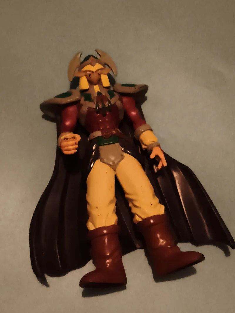 Figurine articulée Yu Gi Oh personnage armure cape plastique marron jaune