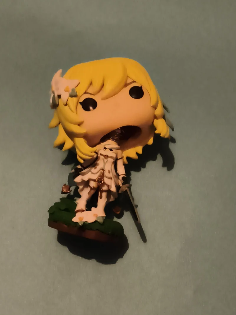 Figurine Funko Pop Genshin Impact Asia, blonde, épée, socle fleuri