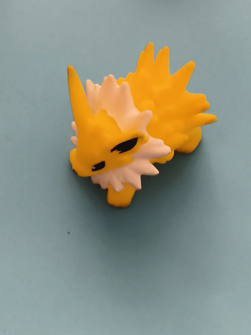 Figurine marionnette doigt Pokémon Voltali jaune Pikachu finger puppet