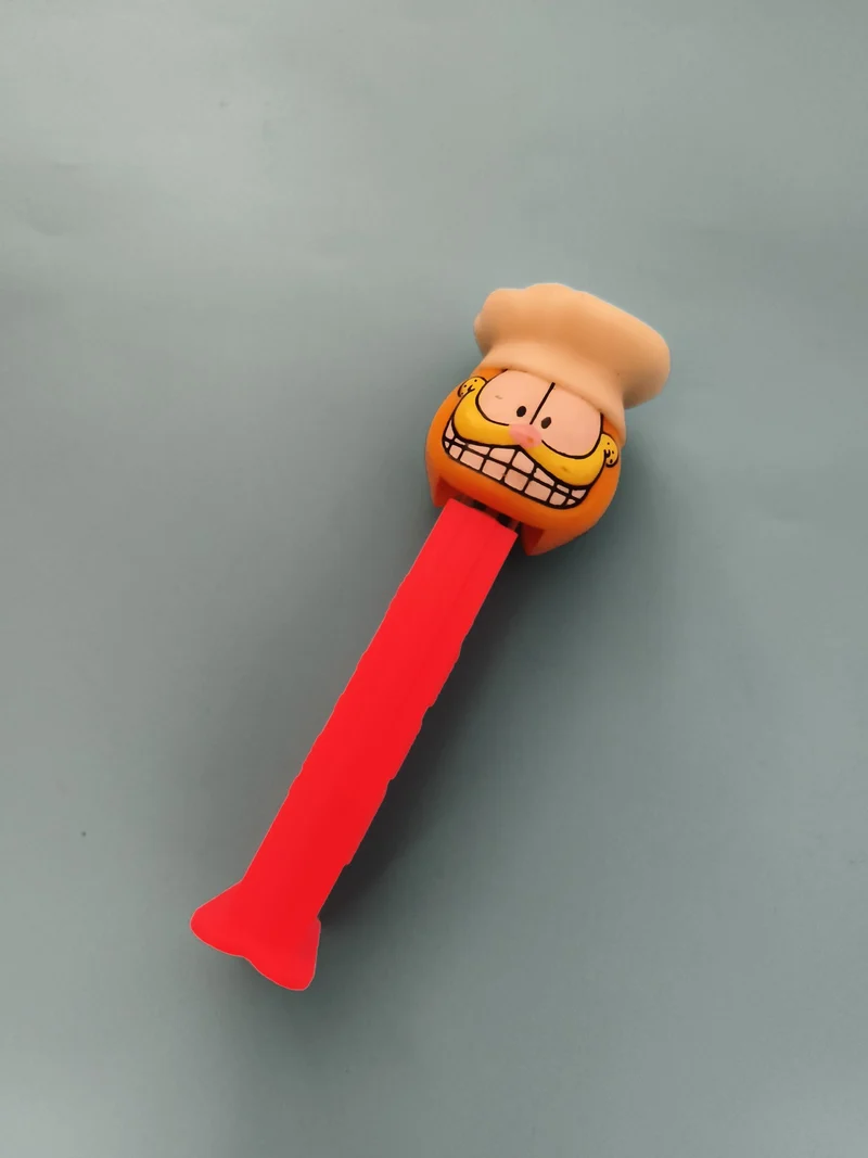 Distributeur Pez Garfield cuisinier tête souriante orange et rouge