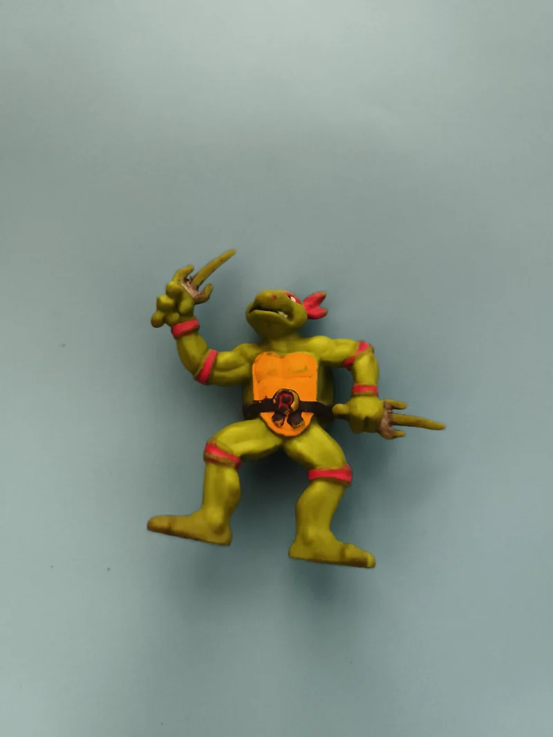 Figurine Tortue Ninja Raphael rouge articulée ceinture "R" armes sai TMNT