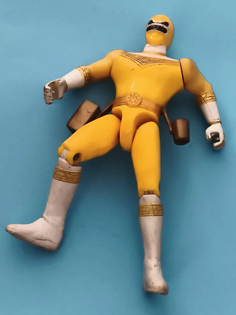 Figurine articulée Sentai jaune Power Ranger costume détaillé