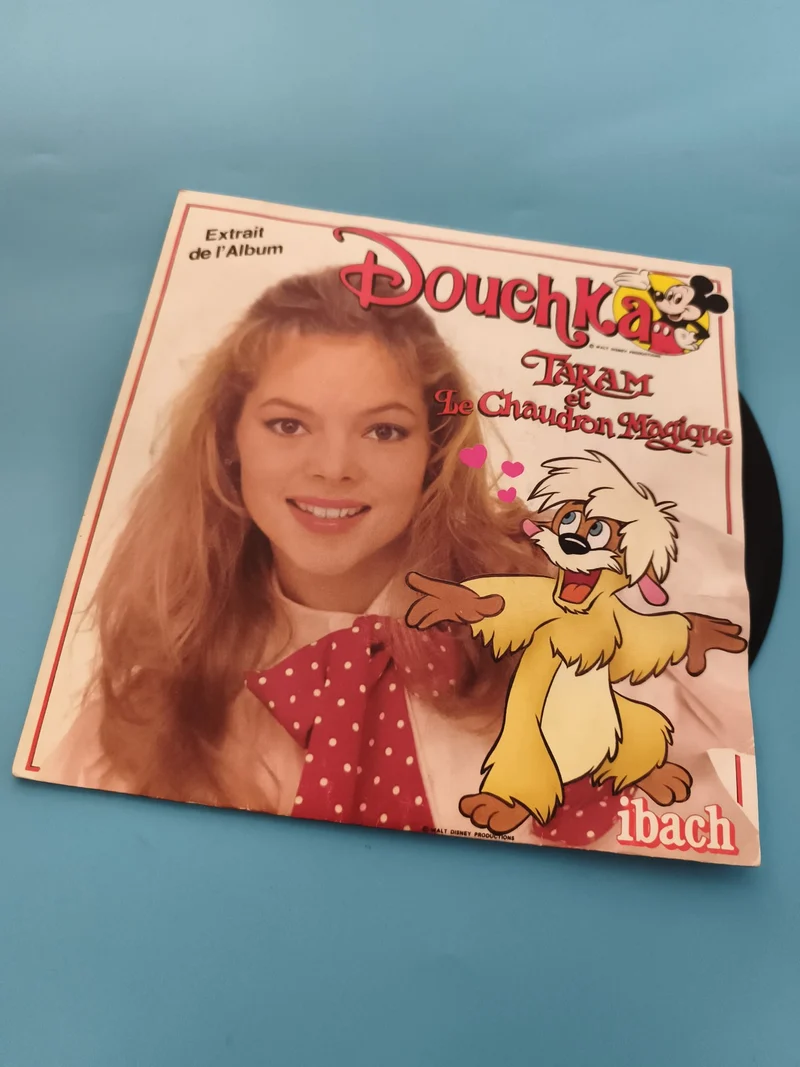 Vinyle 45T Douchka Taram et le Chaudron Magique Disney ibach pochette illustrée