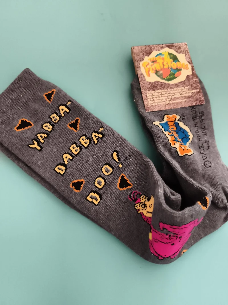Chaussettes The Flintstones grises motif Yabba Dabba Doo dessin animé