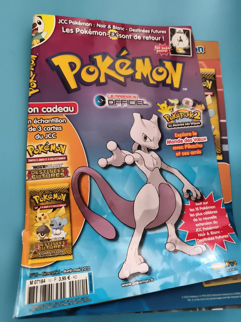 Magazine Pokémon officiel N°10 avril-mai 2012 Mewtwo JCC cartes cadeau