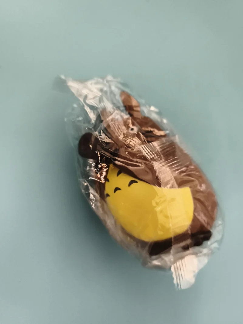 Figurine Totoro emballée, jaune brun, personnage Ghibli, déco kawaii