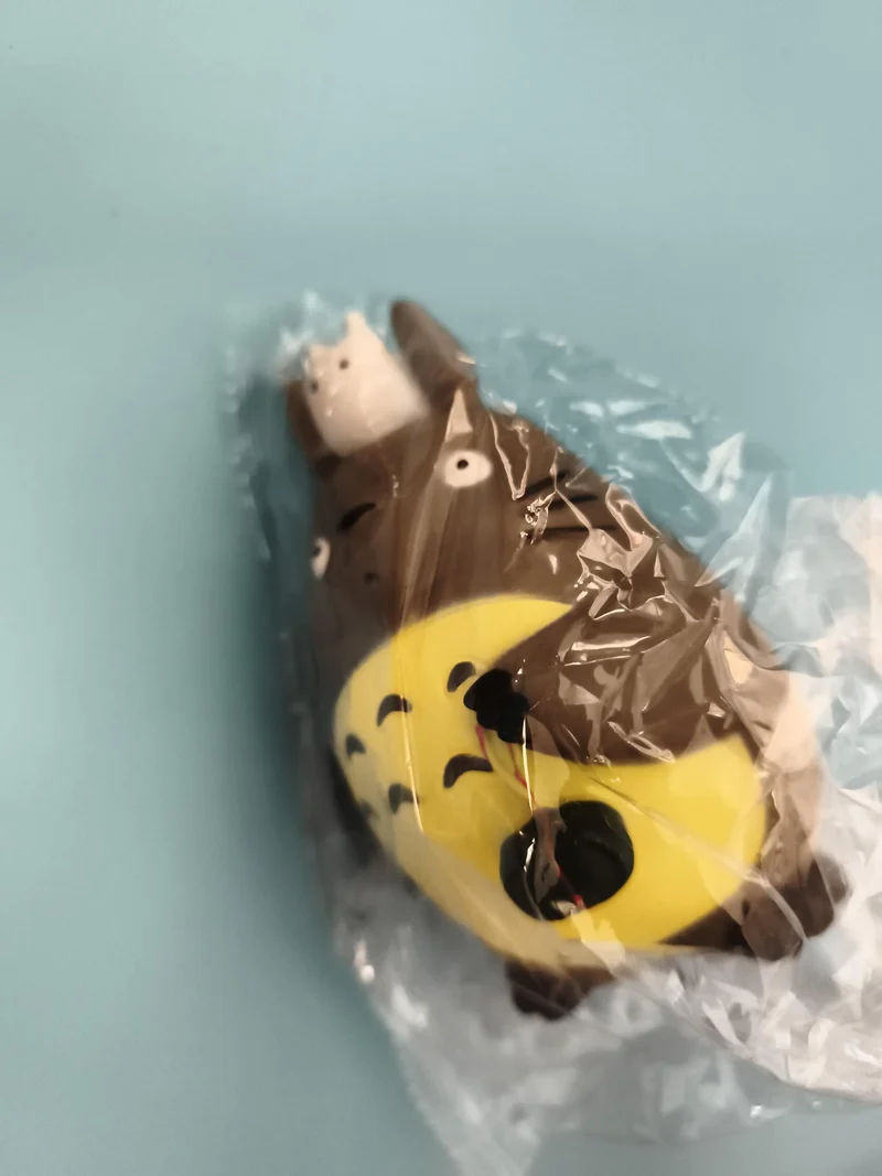 Figurine Totoro Studio Ghibli marron jaune, personnage déco manga