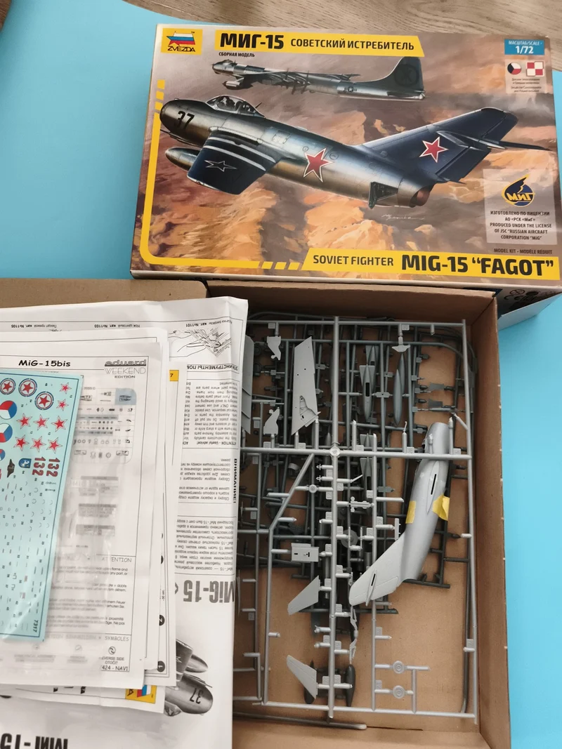 Maquette avion MiG-15 Zvezda 1/72 soviétique jet fighter kit Mig 15bis