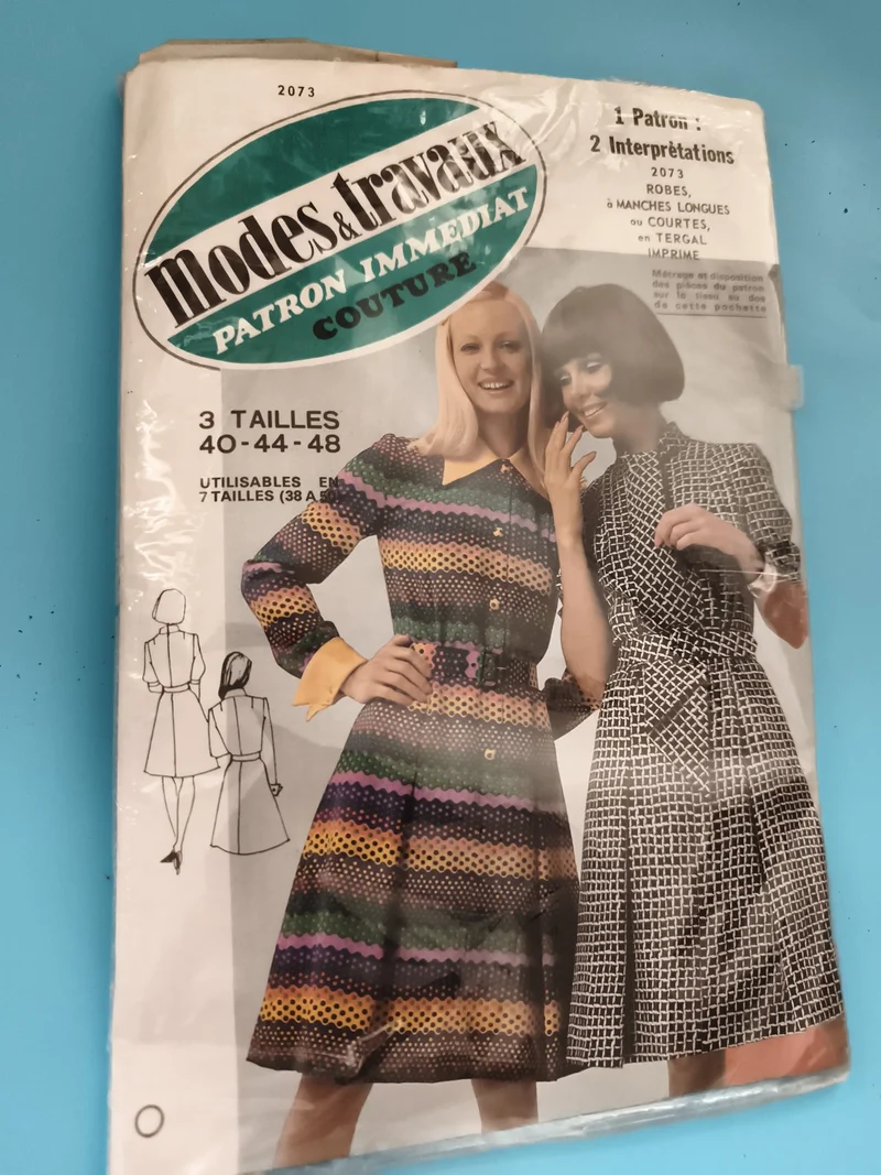 Patron couture Modes & Travaux 2073 robe années 70 vintage, 3 tailles 40 44 48