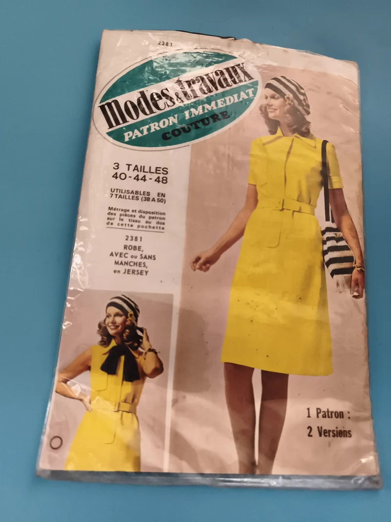 Patron couture Modes & Travaux 2381 robe vintage années 60, 3 tailles 40 44 48