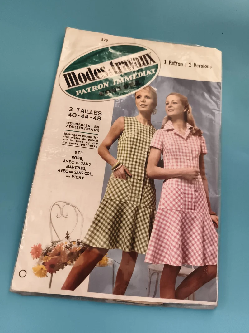 Patron Modes & Travaux robe vichy années 70 vintage, 3 tailles 40 44 48