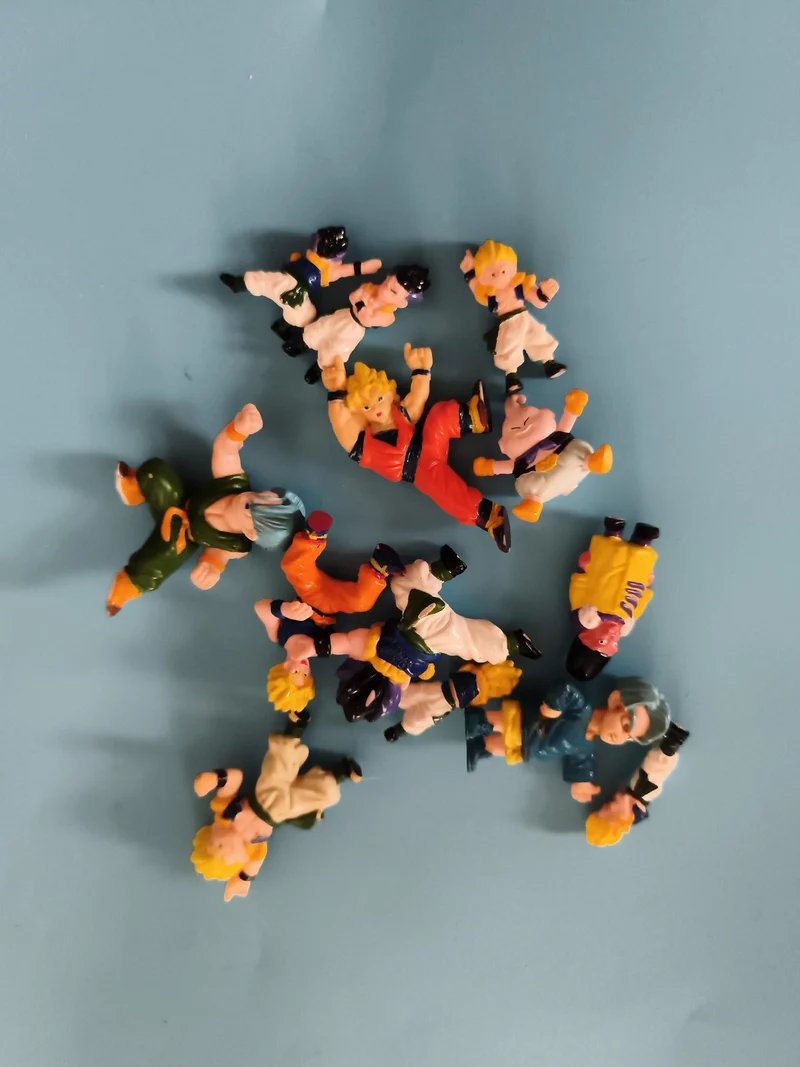 Lot figurines Dragon Ball Z mini personnages articulés décor coloré