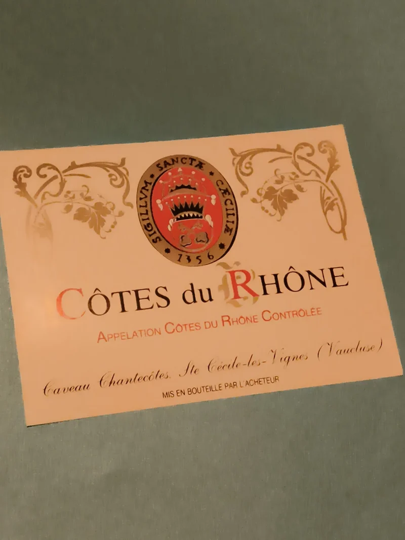 Étiquette vin vintage Côtes du Rhône neuve, Caveau Chantecôtes, décor doré