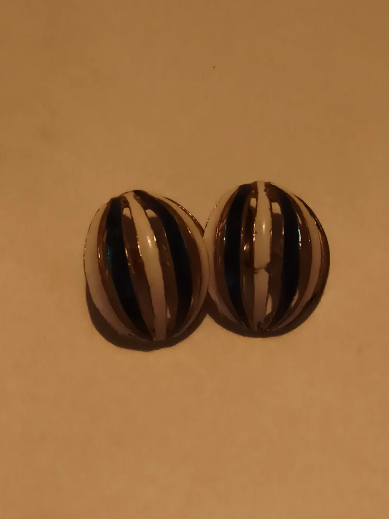 Paire boucles d’oreilles vintage rayures noir blanc bombées rétro