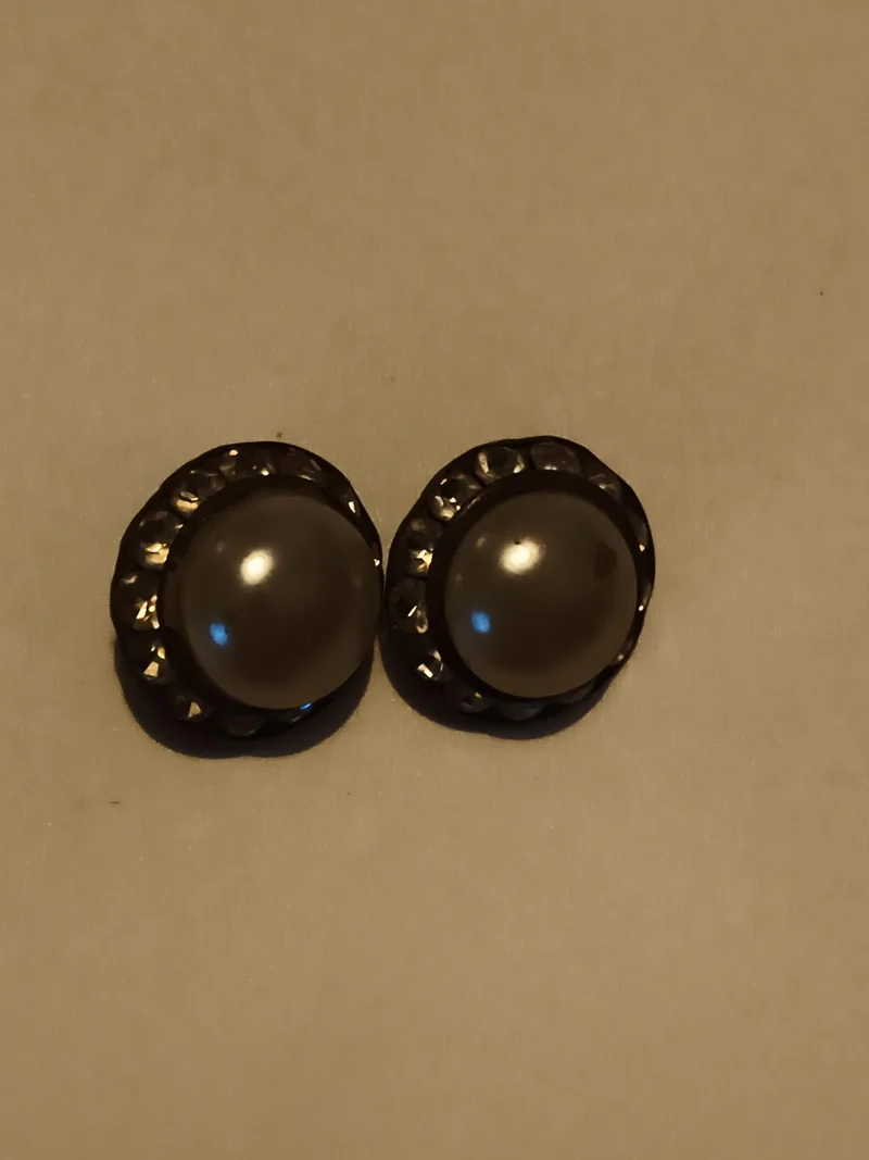 Paire de boucles d’oreilles vintage cabochon perle aspect nacré rétro