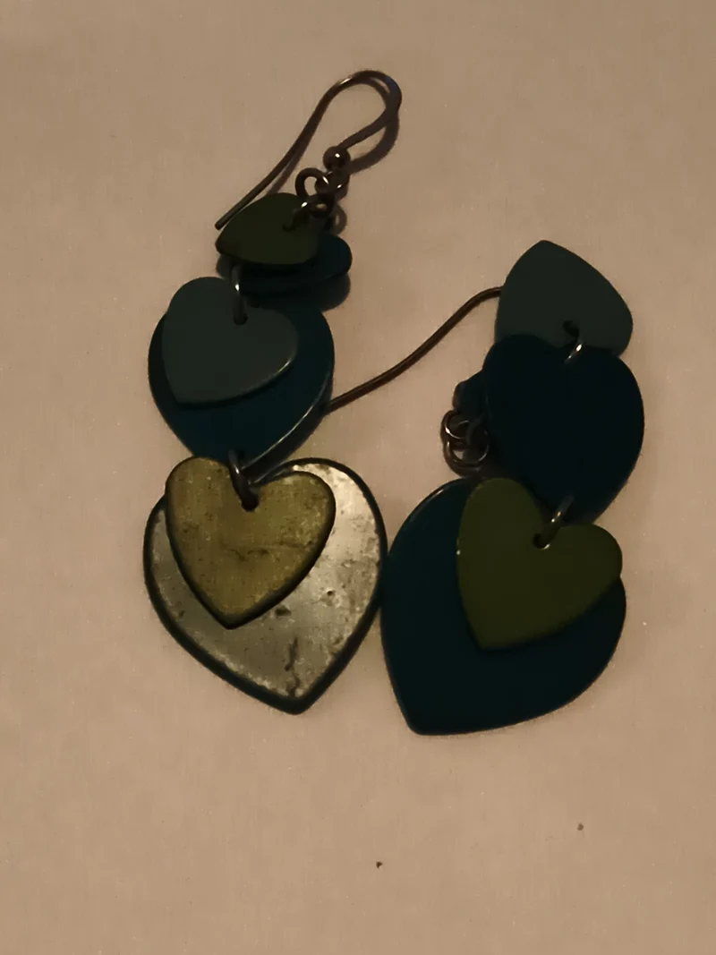 Paire de boucles d’oreilles vintage pendantes cœurs superposés bleu vert
