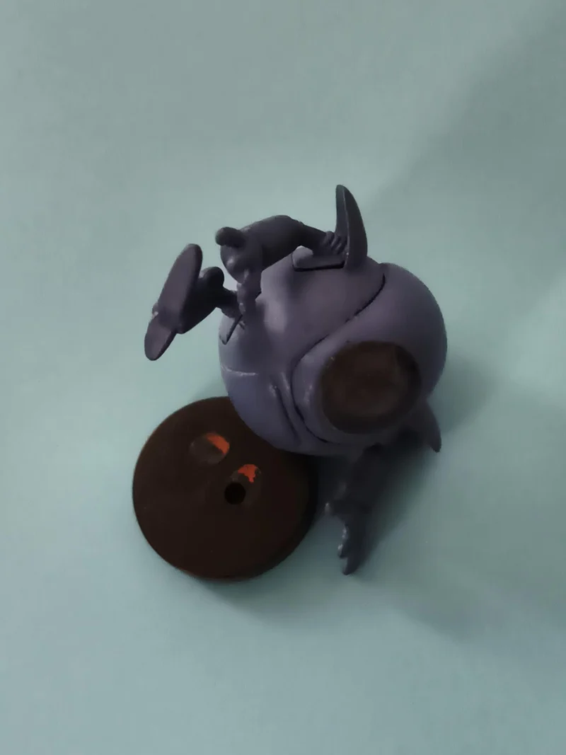 Figurine Gashapon Dragon Ball Z, créature violette, avec socle rond