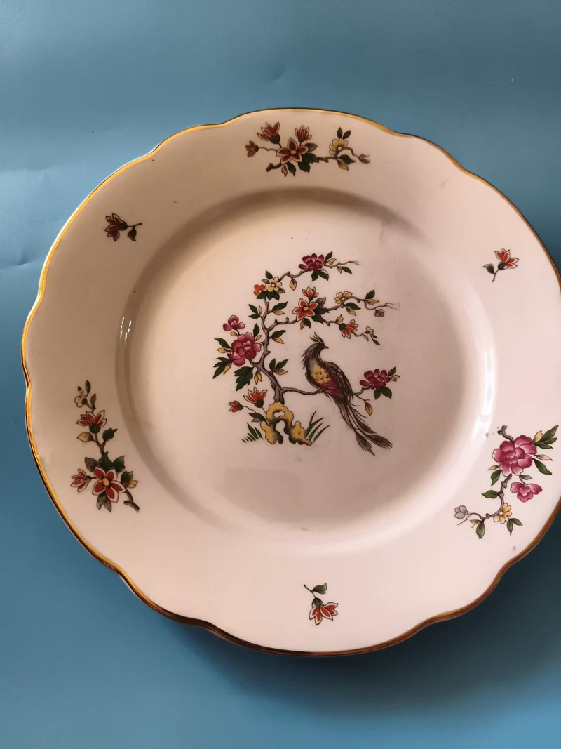 Assiette décorative Signé Condé oiseau fleurs bord doré style XVIIIe