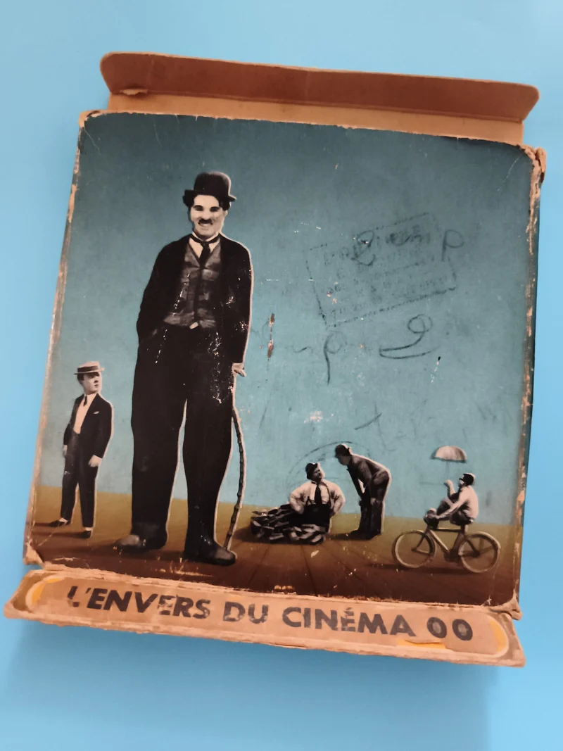 Boîte ancienne L'Envers du Cinéma 00 Charlie Chaplin décor film rétro