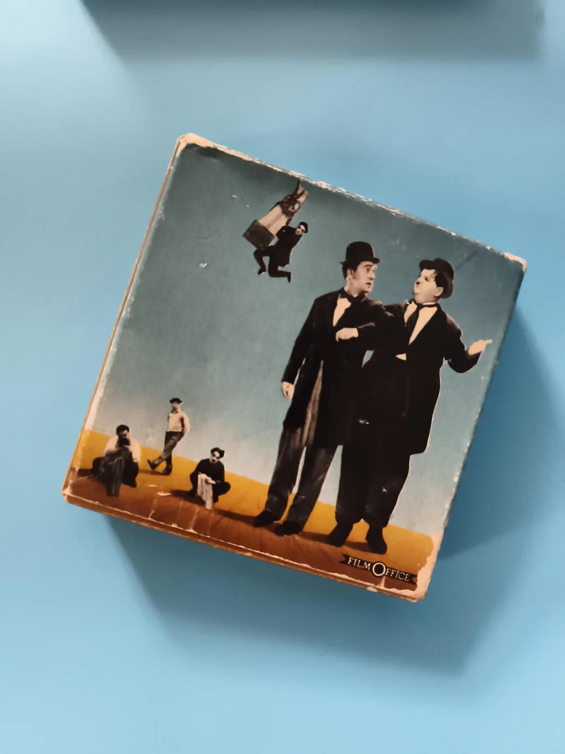 Boîte film ancien FILM OFFICE Laurel Hardy visuel vintage cinéma muet