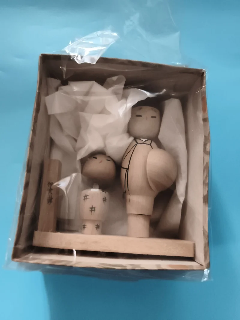 Kokeshi japonaise ancienne en bois naturel, duo figurines traditionnelles