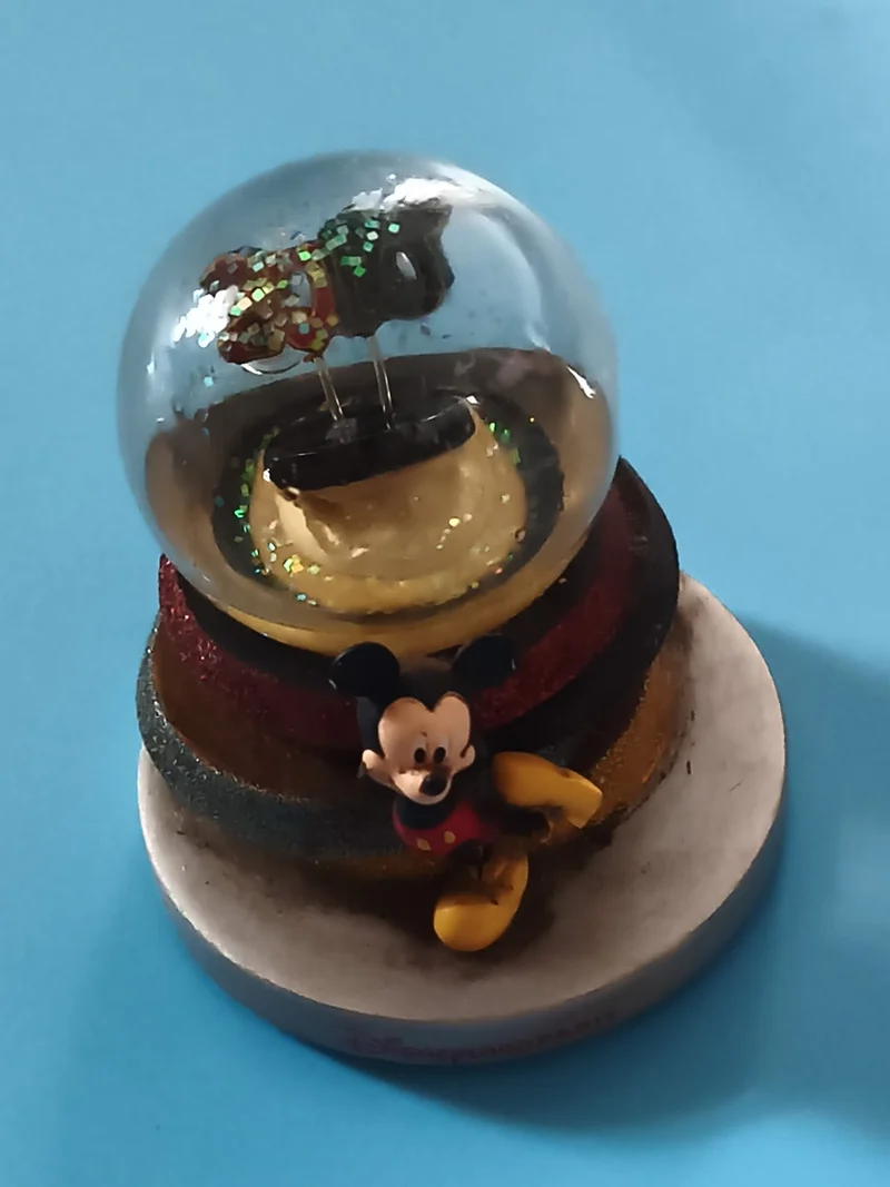 Boule à neige Disney Mickey Disneyland Paris déco pailletée figurine