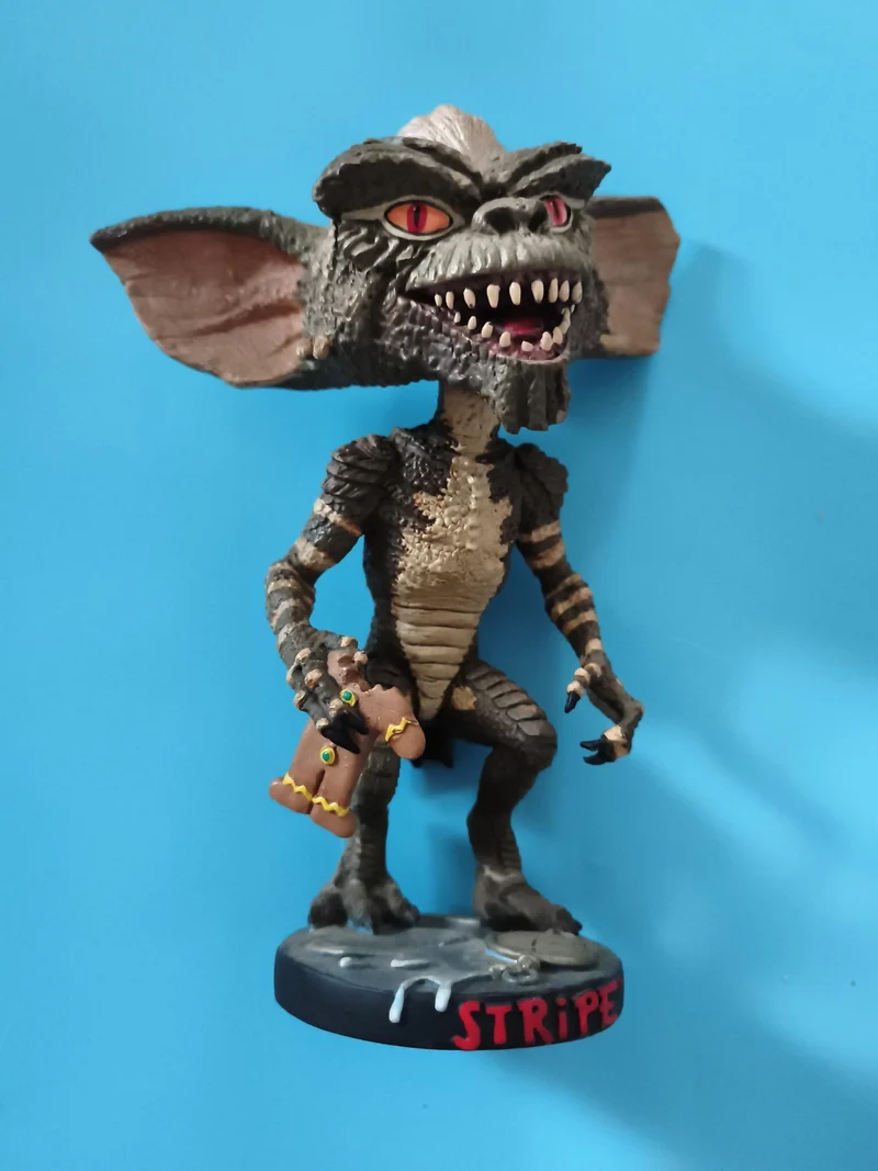 Figurine Gremlins Stripe NECA – bobble head, monstre cinéma, base décorée