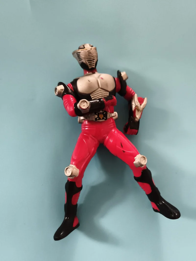 Figurine articulée Kamen Rider rouge noir casque Ultraman Sentai tokusatsu