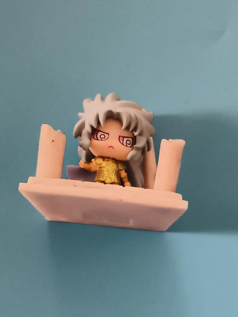 Figurine Saint Seiya mini personnage temple socle rose doré
