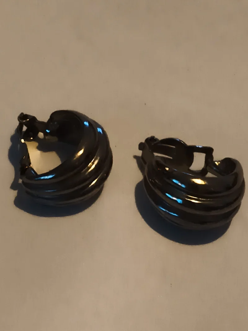 Boucles d'oreilles vintage clips bombées noir brillant, créoles années 80 rétro