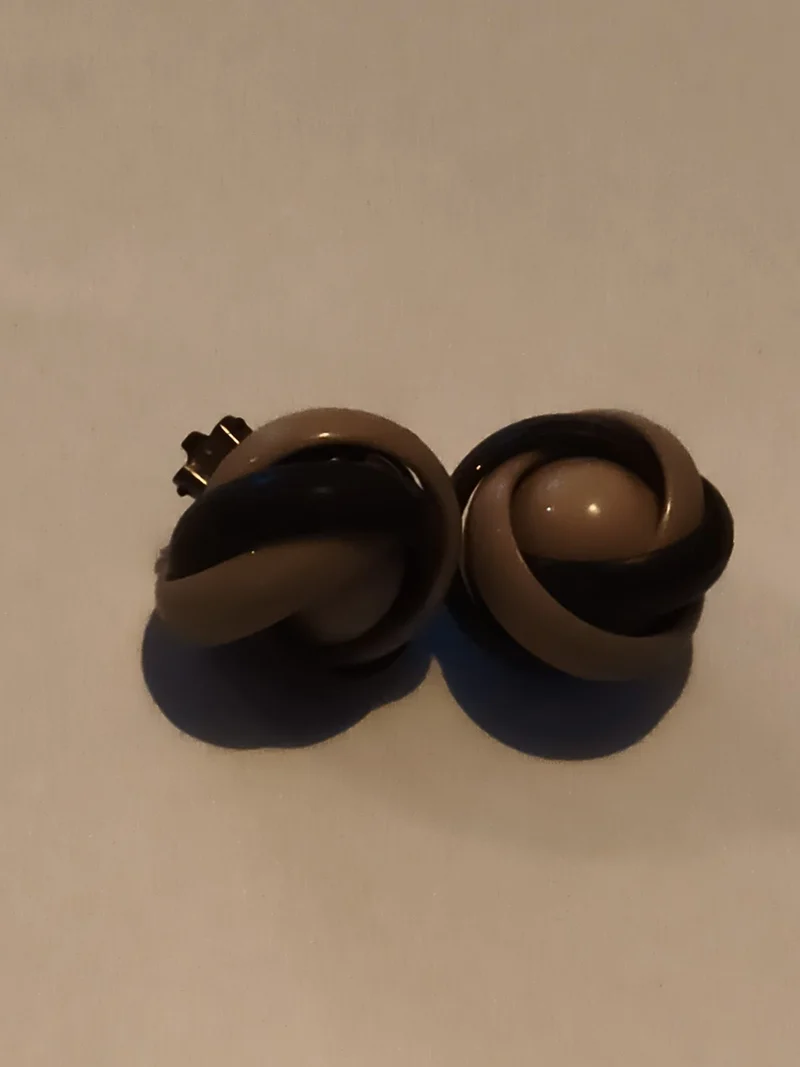 Paire de boucles d’oreilles vintage nœud bicolore noir beige clip rétro