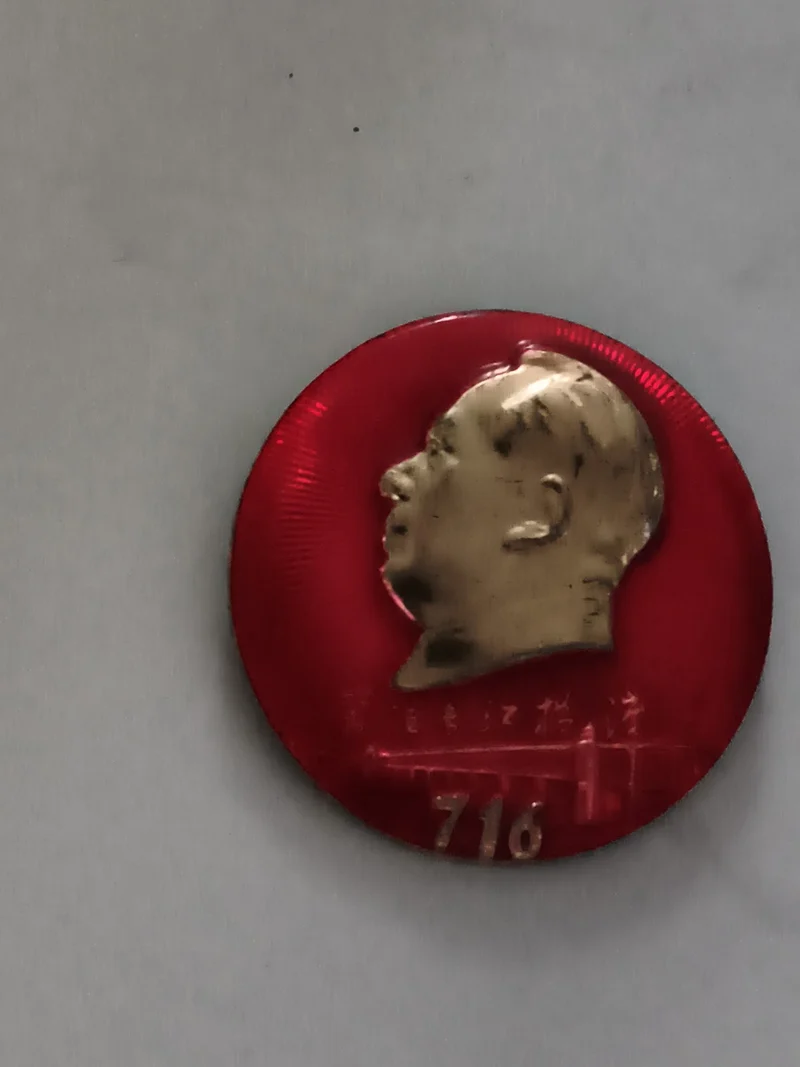 Broche vintage Mao Zedong rouge doré, badge ancien Chine 716 propagande