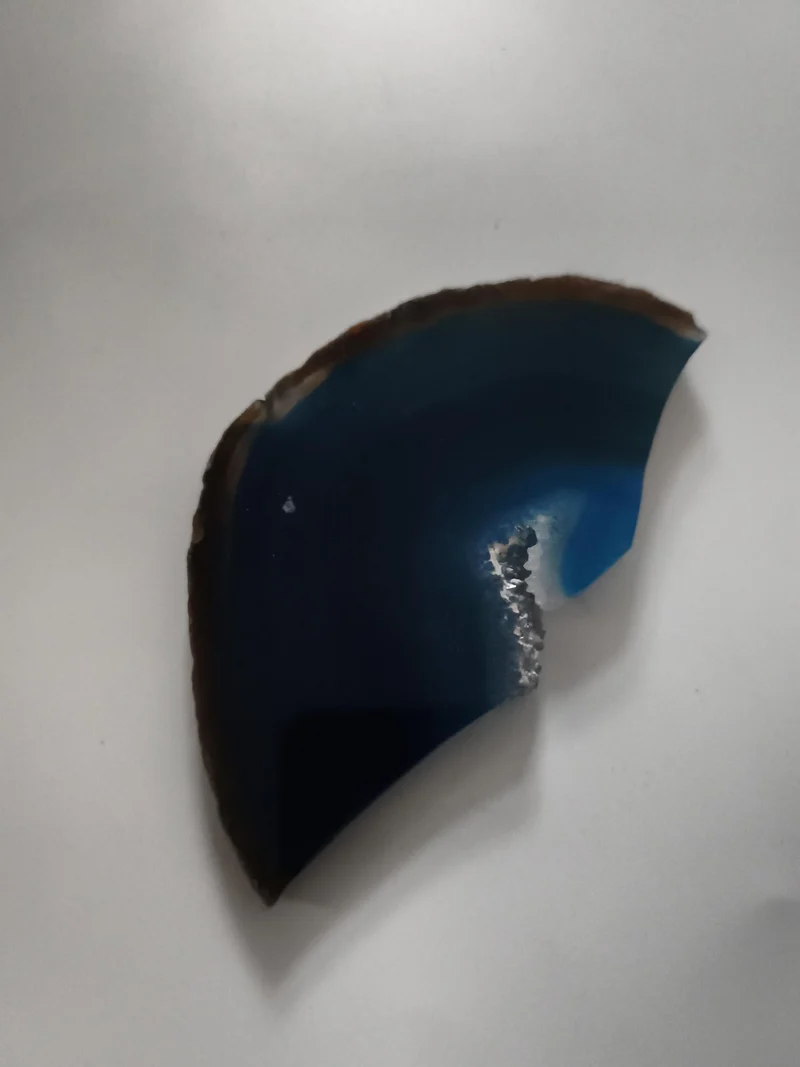 Tranche d’agate ancienne bleu foncé, pierre décorative minéral naturel vintage