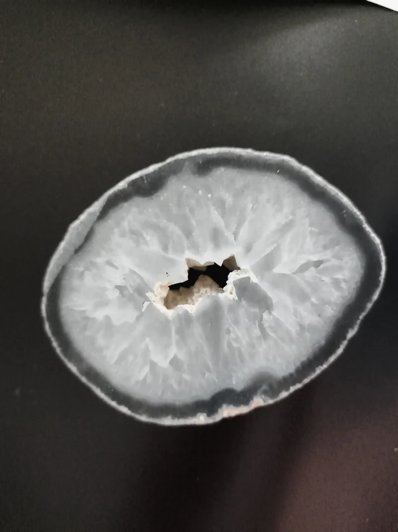 Tranche ancienne agate grise naturelle décor minéral vintage pierre brute