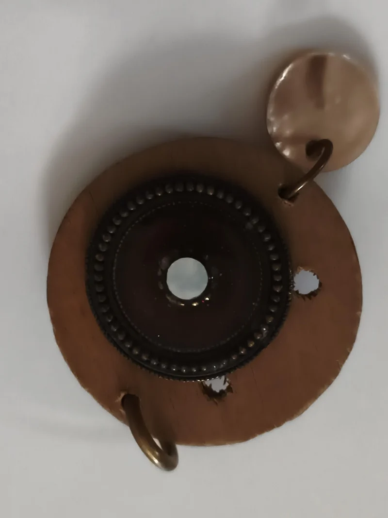 Pendentif rond style ethnique marron doré cercle perlé aspect bois nacré