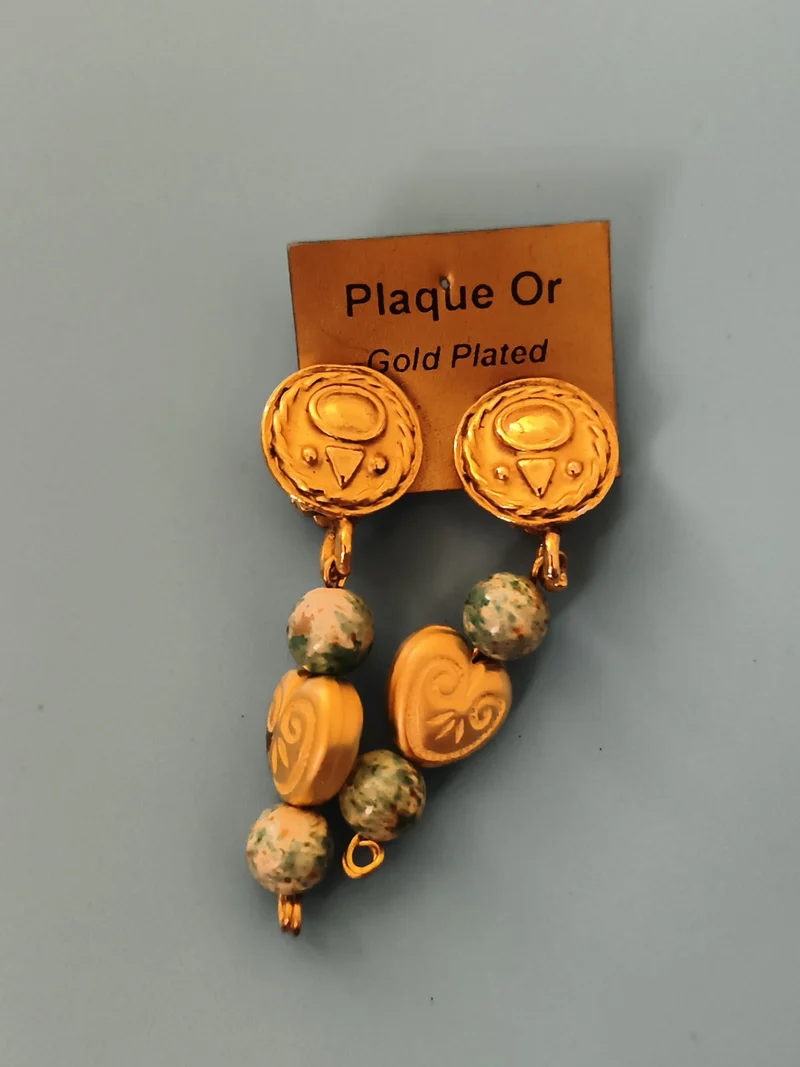 Paire boucles d’oreilles vintage plaque or, perles cœur, clip années 80