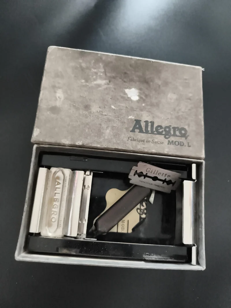 Rasoir affûteur ancien Allegro Mod L Suisse avec boîte vintage
