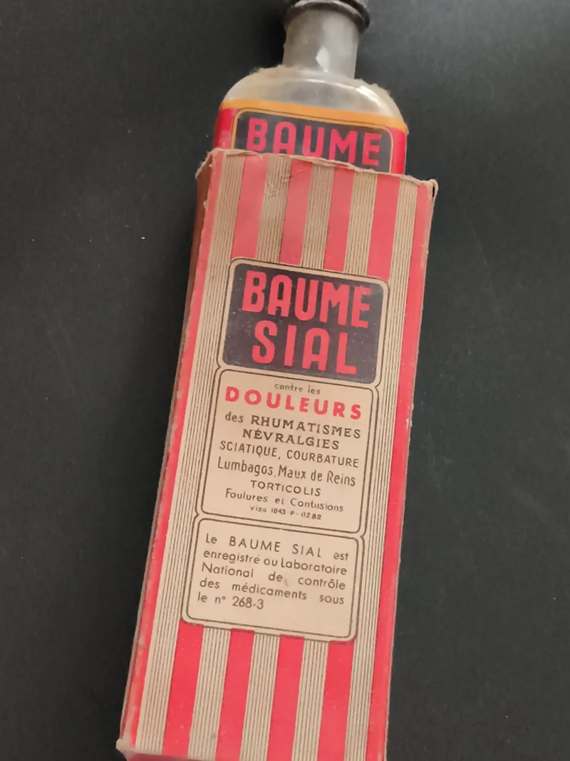 Ancienne boîte BAUME SIAL pharmacie vintage rayée rouge médicinal