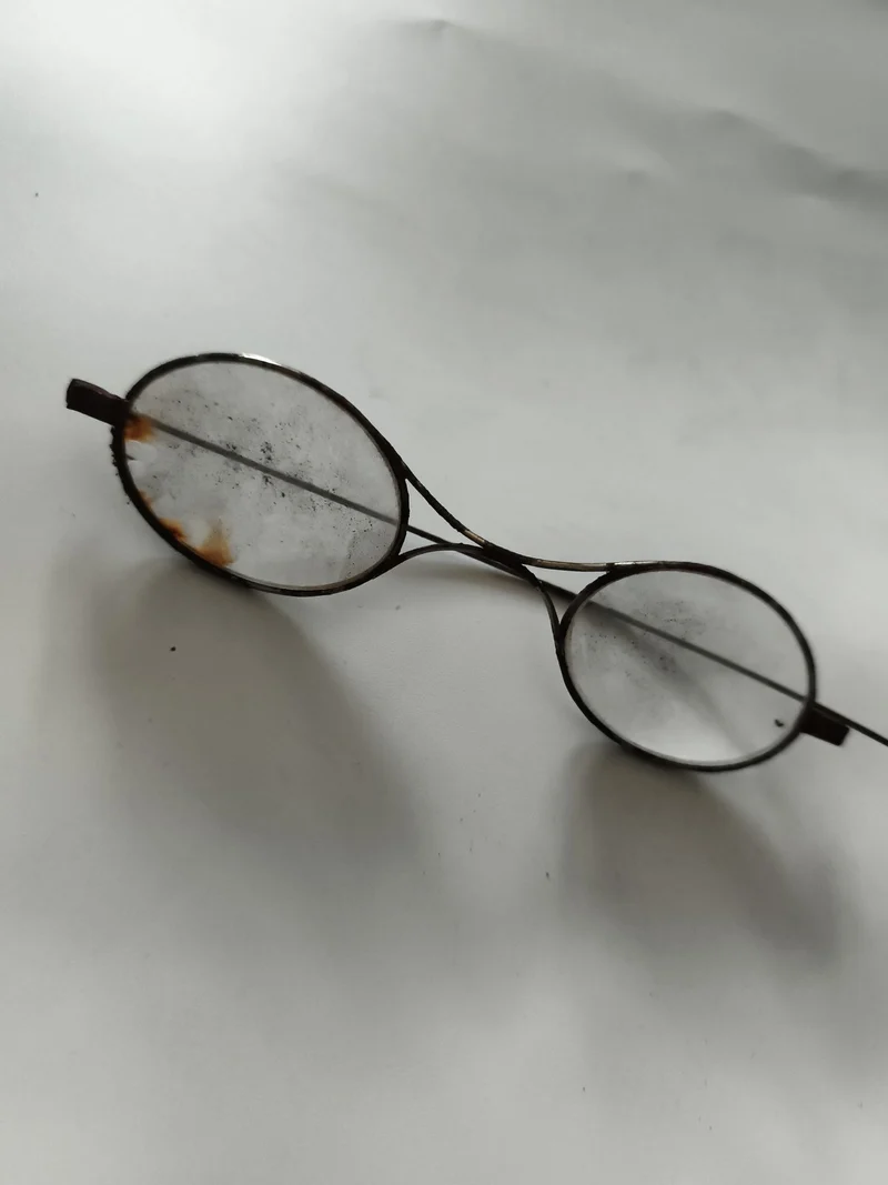 Lunettes anciennes monture ovale métal patinée début XXe vintage rétro