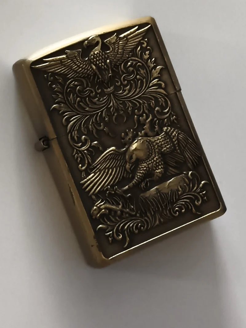 Briquet Kantai finition dorée motif aigle relief, style rétro, allumeur essence